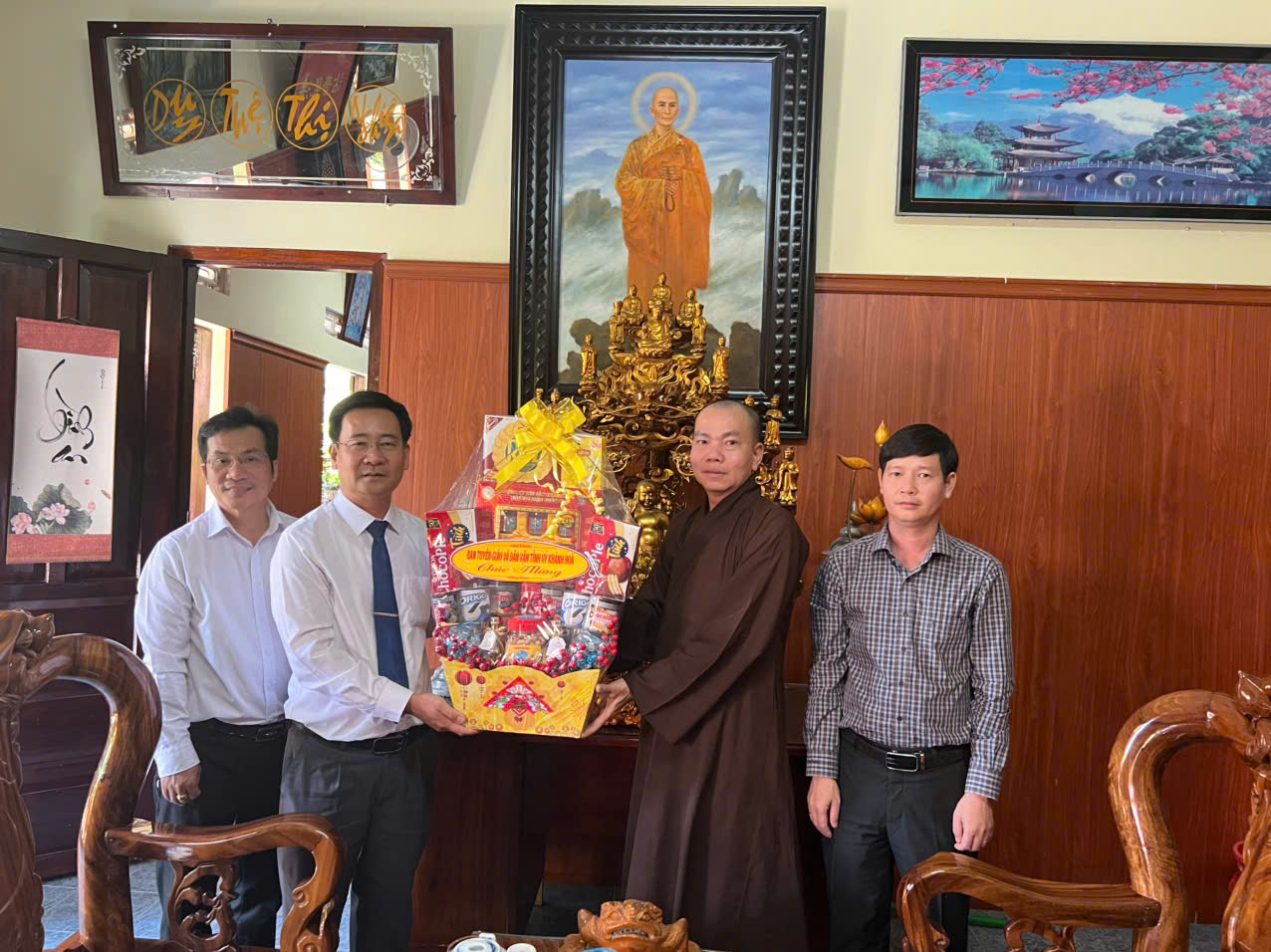 Ban Tuyên giáo và Dân vận Tỉnh ủy thăm, chúc mừng lễ Phật đản năm 2025